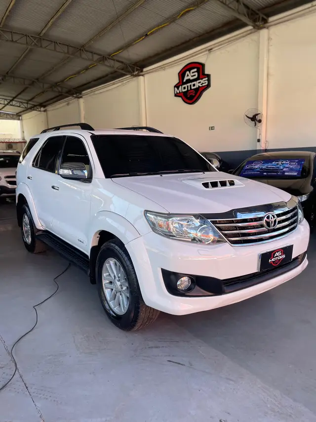 Carro Toyota Hilux SW4 2014 3.0 TDI 4x4 SRV 7L