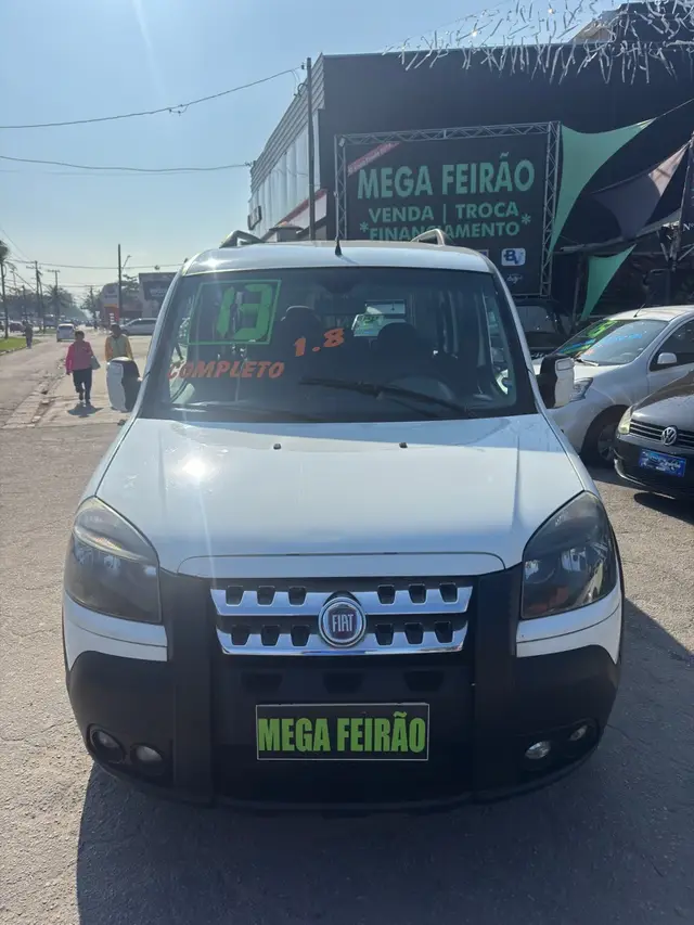 Carro Fiat Doblò 2013 Adventure 1.8 16V (Flex)