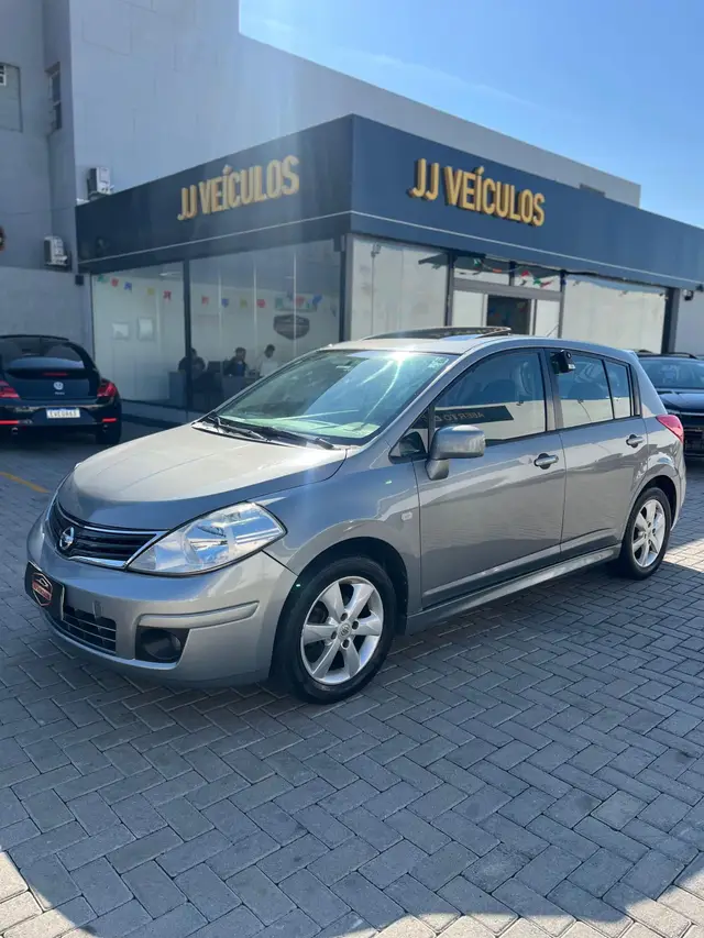 Carro Nissan Tiida 2013 SL 1.8 (flex) (aut)