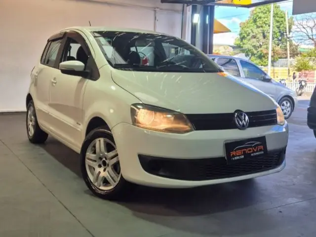 Carro Volkswagen Fox 2013 1.0 VHT (Flex) 4p