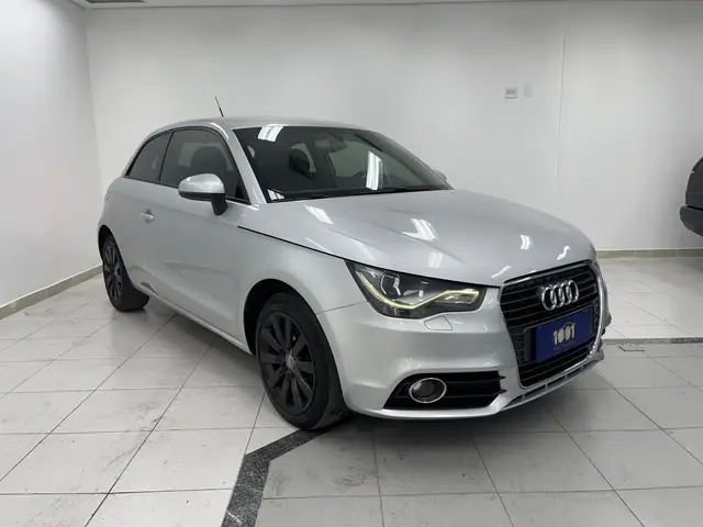 Carro Audi A1 2011 1.4 TFSI Attraction S Tronic