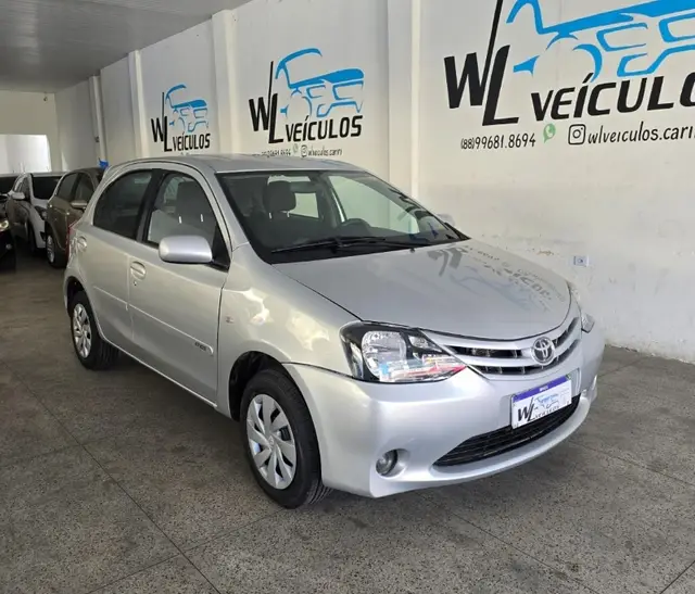 Carro Toyota Etios 2013 XS 1.3 (Flex)