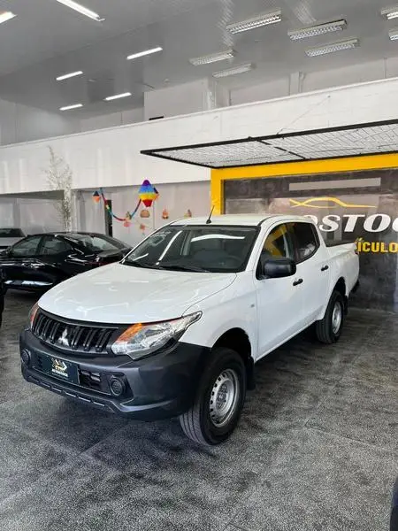 Carro Mitsubishi L200 2022 Triton GL 2.4