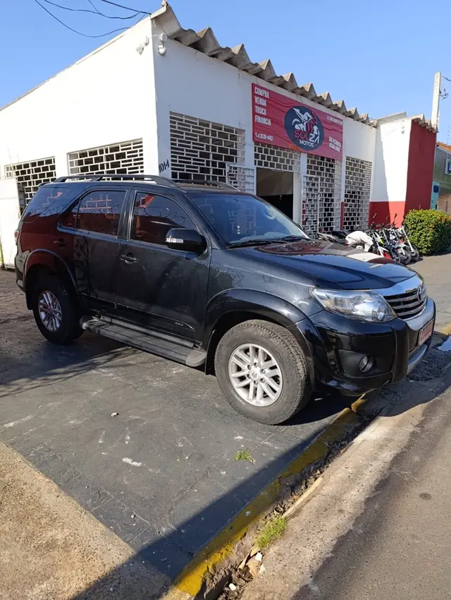 Carro Toyota Hilux SW4 2013 SR 2.7 4x2 (Flex)