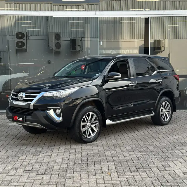 Carro Toyota SW4 2017 2.8 TDI SRX 7L 4x4 (Aut)