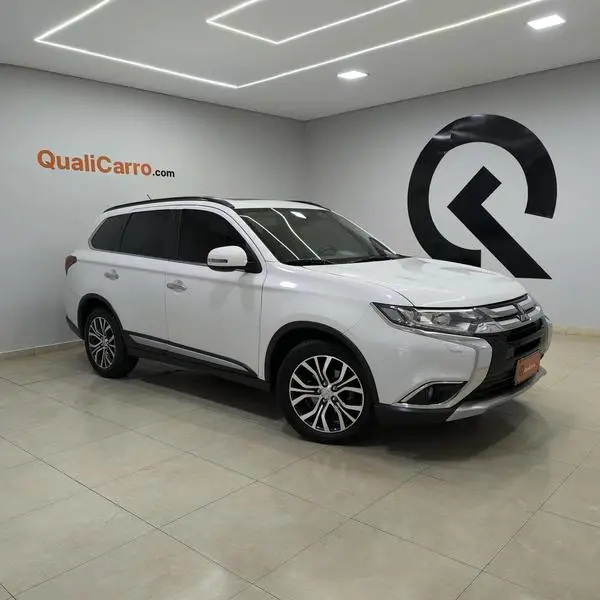 Carro Mitsubishi Outlander 2016 2.2 DI-D 4WD (Aut)
