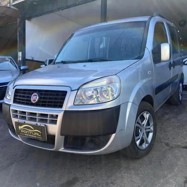 Carro Fiat Doblò 2017 Essence 1.8 7L (Flex)
