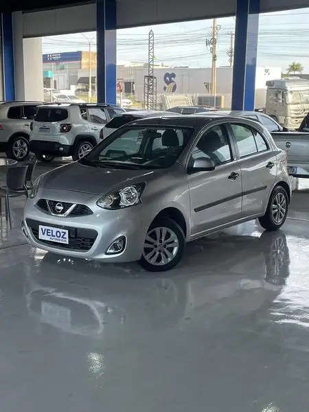 Carro Nissan March 2015 1.0 12V (Flex)