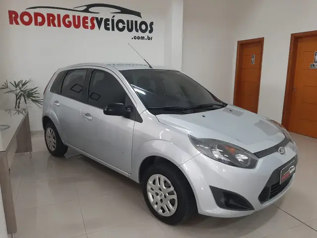 Carro Ford Fiesta Hatch 2014 SE Plus 1.0 RoCam (Flex)