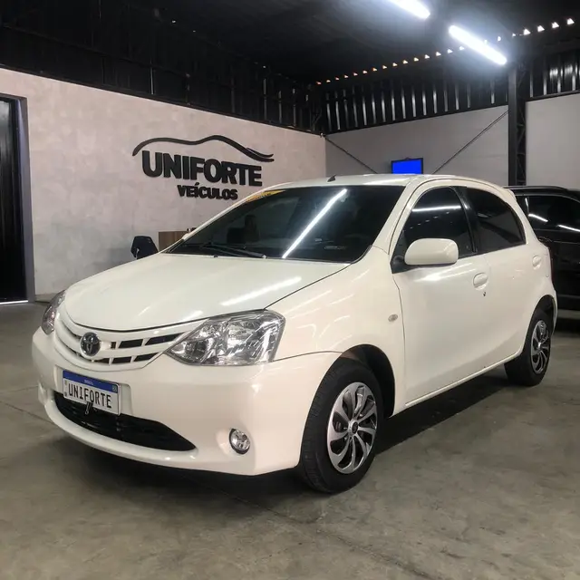 Carro Toyota Etios 2013 XS 1.3 (Flex)