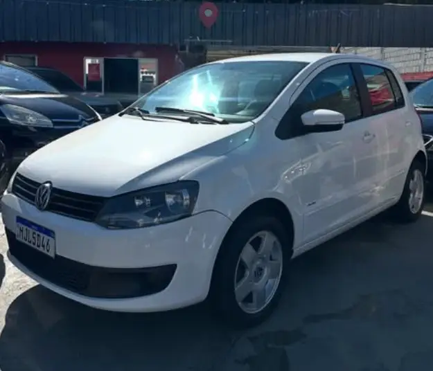 Carro Volkswagen Fox 2013 1.0 TEC (Flex) 4p