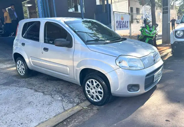 Carro Fiat Uno 2014 Vivace 1.0 8V (Flex) 4p