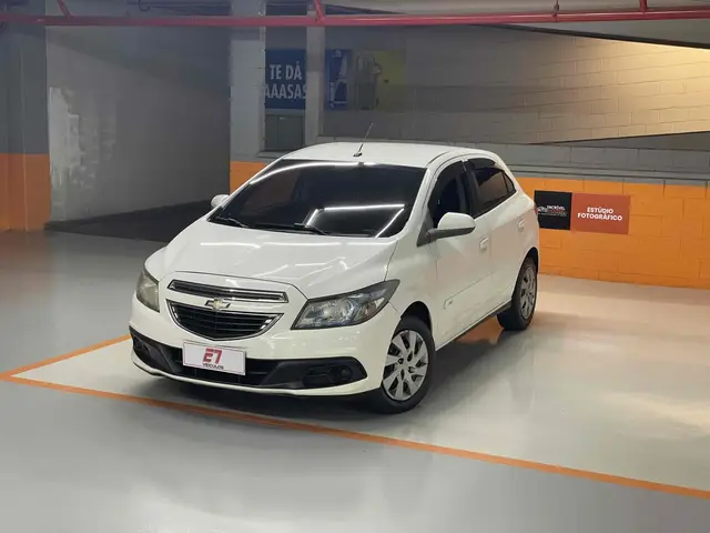 Carro Chevrolet Onix 2013 1.4 LT SPE/4