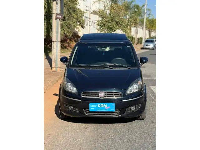 Carro Fiat Idea 2011 Adventure 1.8 16V E.TorQ (Flex)