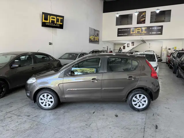 Carro Fiat Palio Weekend 2013 Attractive 1.4 8V (Flex)