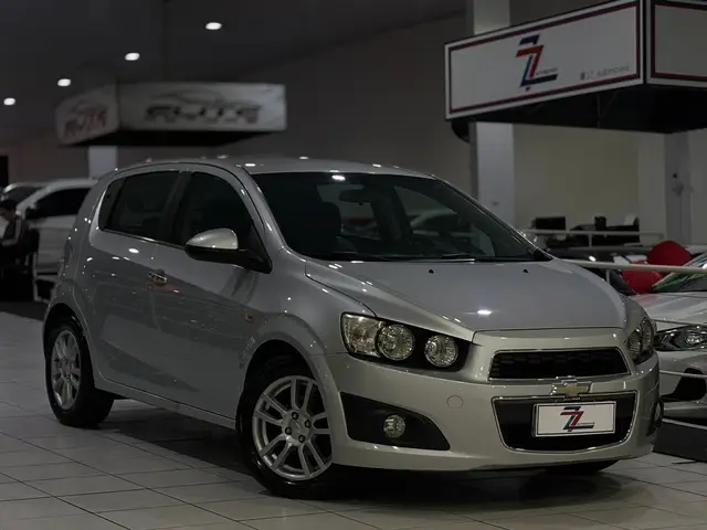 Carro Chevrolet Sonic 2013 Hatch LTZ 1.6 (Aut)