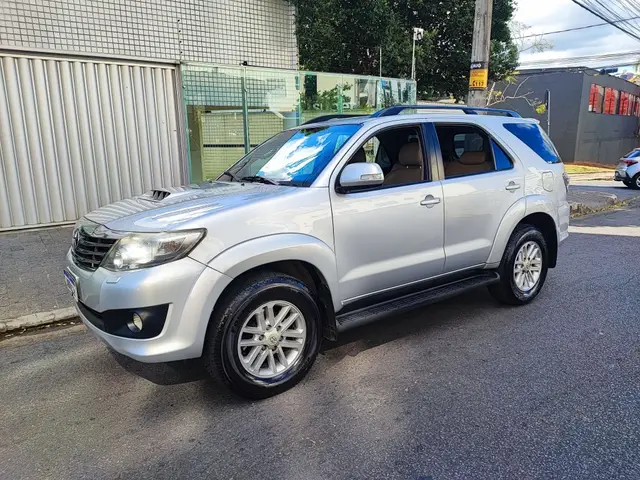 Carro Toyota SW4 2015 Hilux  3.0 TDI 4x4 SRV 7L