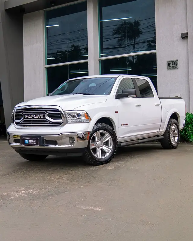 Carro RAM 1500 2023 Rebel 5.7