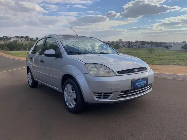 Carro Ford Fiesta Sedan 2005 1.6 (Flex)