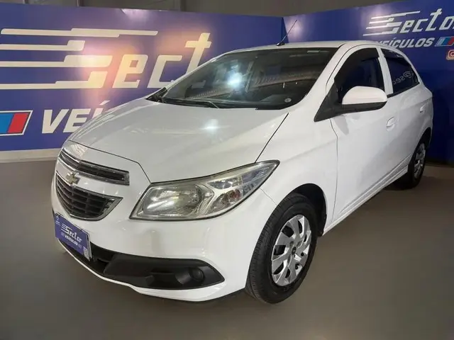 Carro Chevrolet Onix 2013 1.0 LS SPE/4
