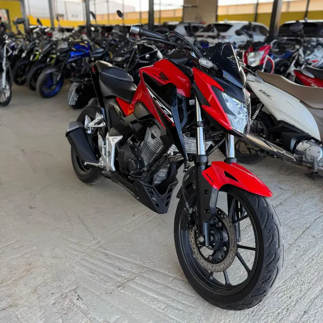 Moto Honda CB 300F Twister 2024 (ABS)