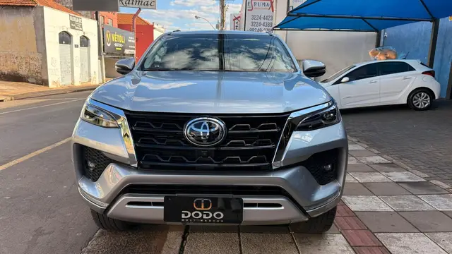 Carro Toyota SW4 2024 SRX 2.8 Turbodiesel 4x4 (Aut.) (7 Lugares)