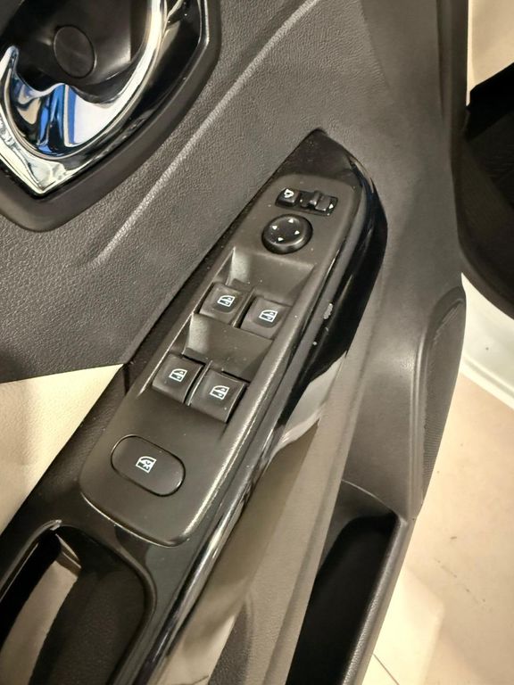 Captur Intense 1.6 16v SCe CVT (Flex)