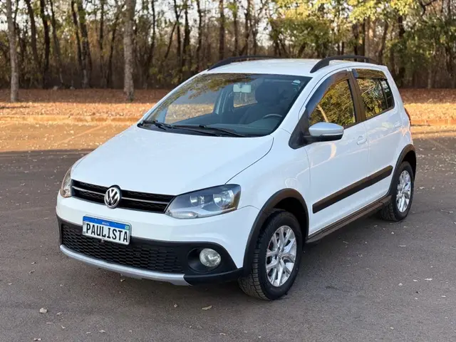 Carro Volkswagen CrossFox 2014 1.6 VHT (Flex)