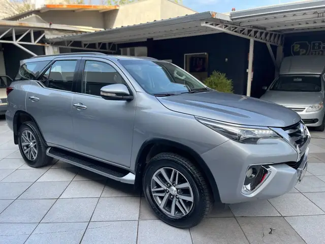 Carro Toyota SW4 2017 2.8 TDI SRX 7L 4x4 (Aut)