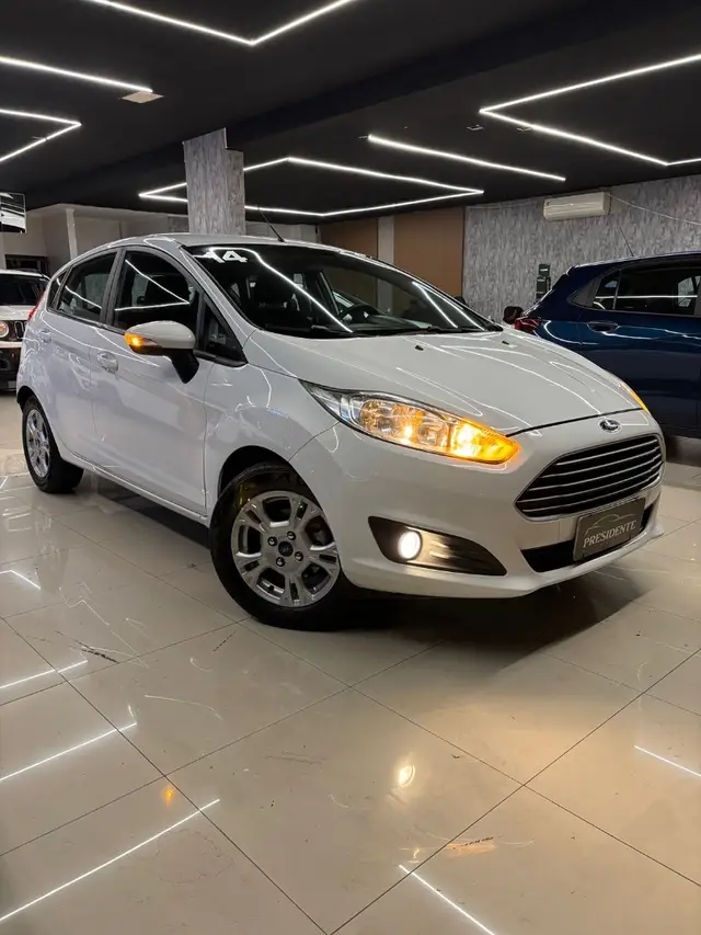 Carro Ford Fiesta Hatch 2014 1.5 (Flex)