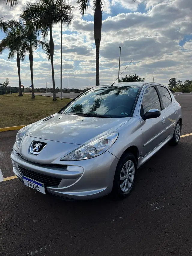 Carro Peugeot 207 2014 Hatch Active 1.4 (Flex)