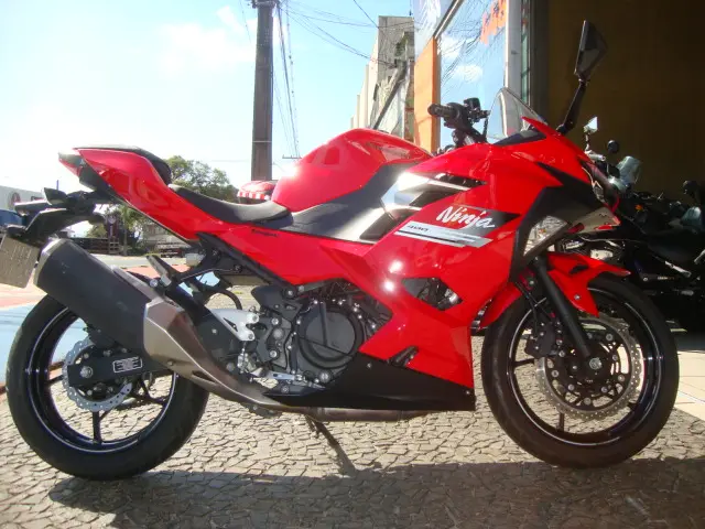 Moto Kawasaki Ninja 2021 400