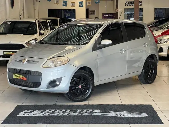 Carro Fiat Palio 2013 Attractive 1.4 8V (Flex)