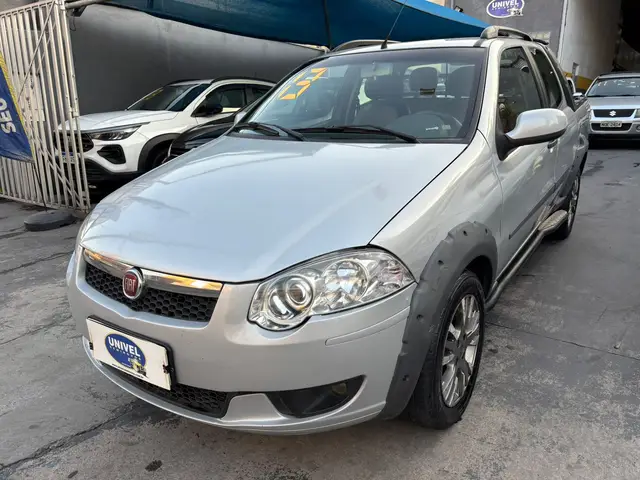 Carro Fiat Strada 2013 Trekking 1.6 16V (Flex) (Cabine Dupla)