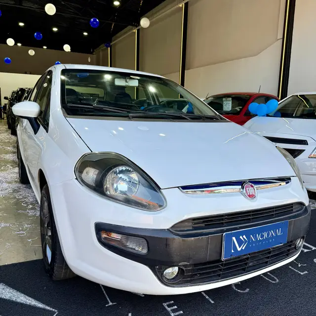 Carro Fiat Punto 2013 Attractive 1.4 (Flex)