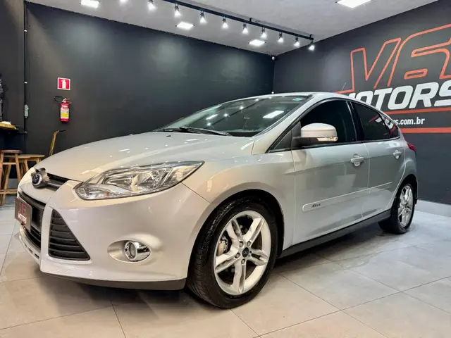 Carro Ford Focus Hatch 2014 SE 2.0 16V PowerShift