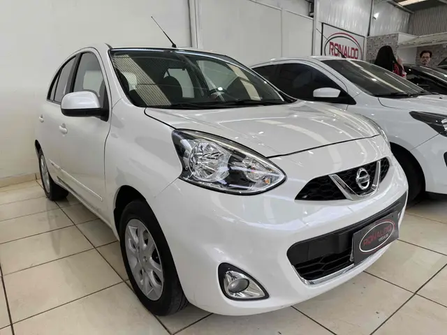 Carro Nissan March 2015 1.6 16V SV (Flex)