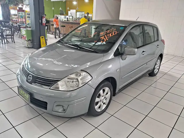 Carro Nissan Tiida 2008 S 1.8
