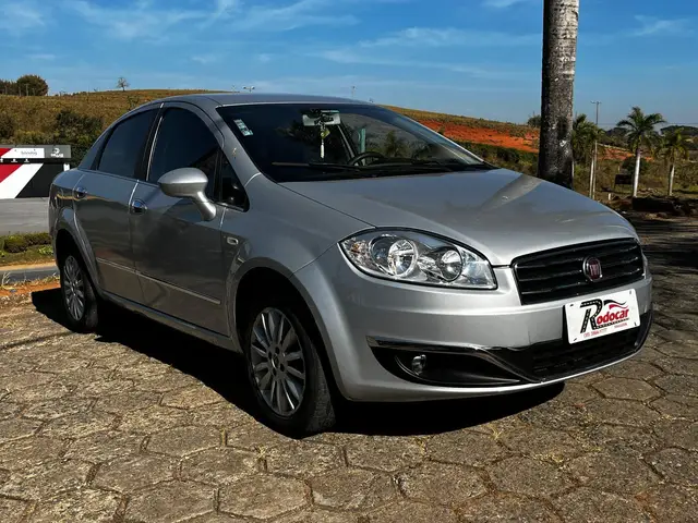 Carro Fiat Linea 2015 Essence 1.8 16V (Flex)