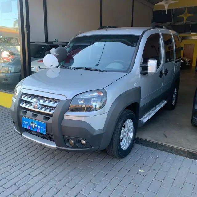 Carro Fiat Doblò 2012 Adventure 1.8 16V (Flex)