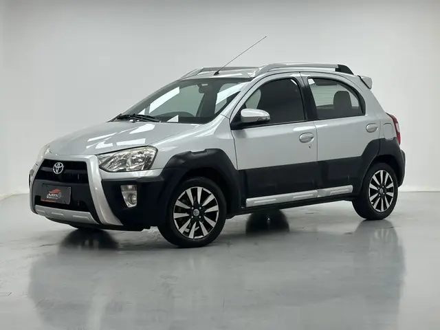 Carro Toyota Etios 2014 Cross 1.5 (Flex)