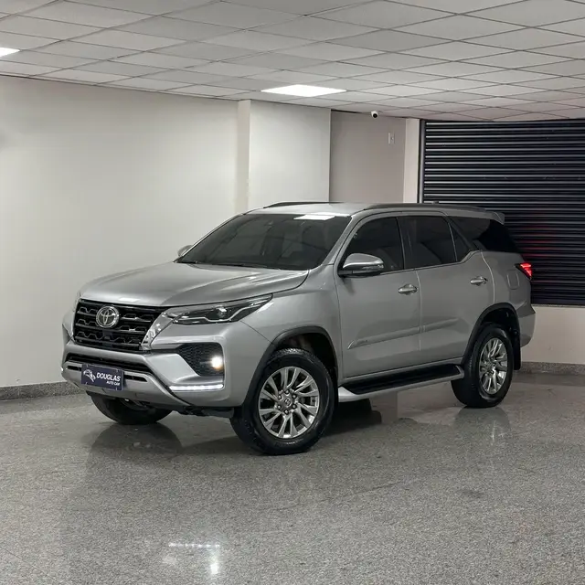 Carro Toyota SW4 2021 SRX 2.8 turbodiesel 7L 4x4 (Aut)