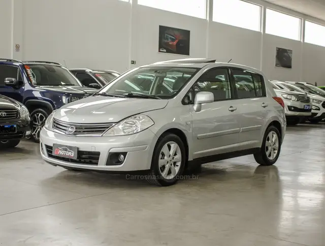 Carro Nissan Tiida 2011 SL 1.8 (flex) (aut)