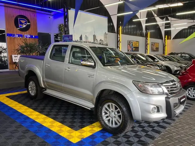 Carro Toyota Hilux Cabine Dupla 2013 Hilux 2.7 4x4 CD STD (Flex)