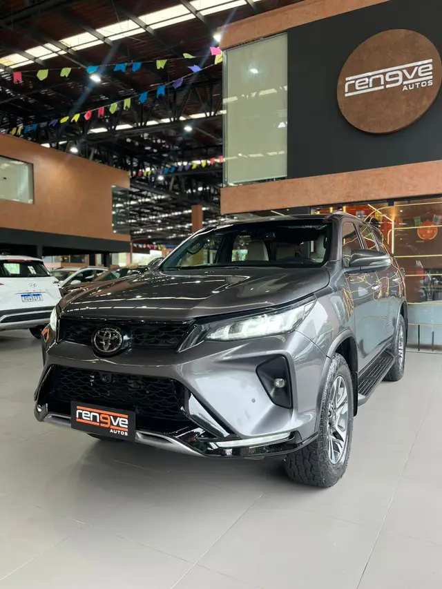 Carro Toyota SW4 2022 SRX 2.8 turbodiesel 7L 4x4 (Aut)