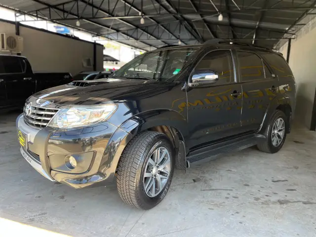 Carro Toyota SW4 2015 Hilux  3.0 TDI 4x4 SRV 7L