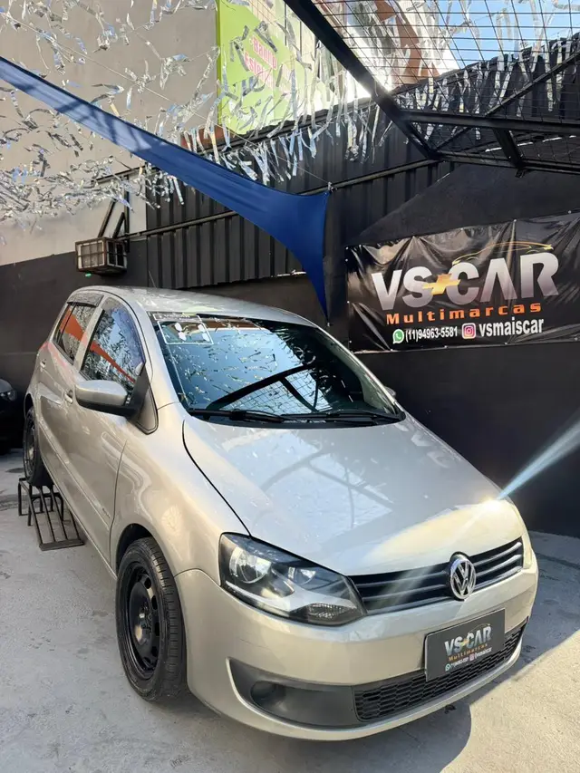 Carro Volkswagen Fox 2011 1.0 8V (Flex) 4p