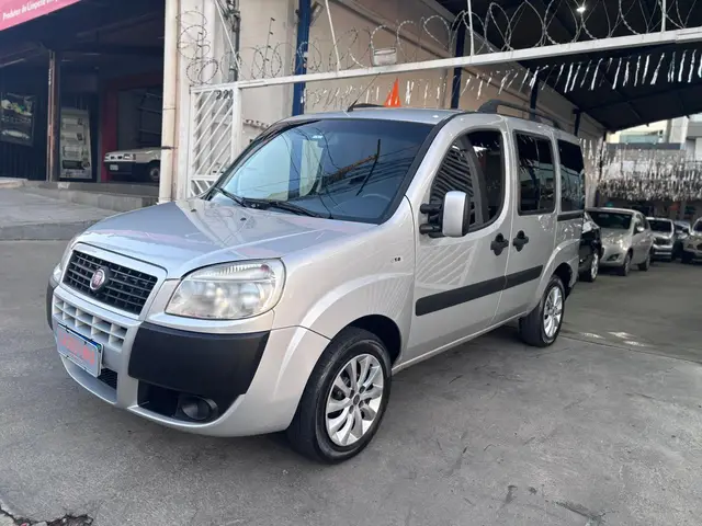 Carro Fiat Doblò 2016 Essence 1.8 16V (Flex)