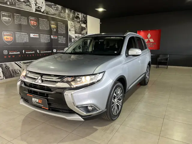 Carro Mitsubishi Outlander 2018 Comfort 2.0 16V (Aut)
