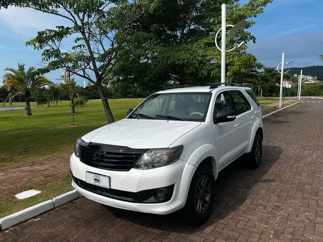 Carro Toyota Hilux SW4 2013 SR 2.7 4x2 (Flex)